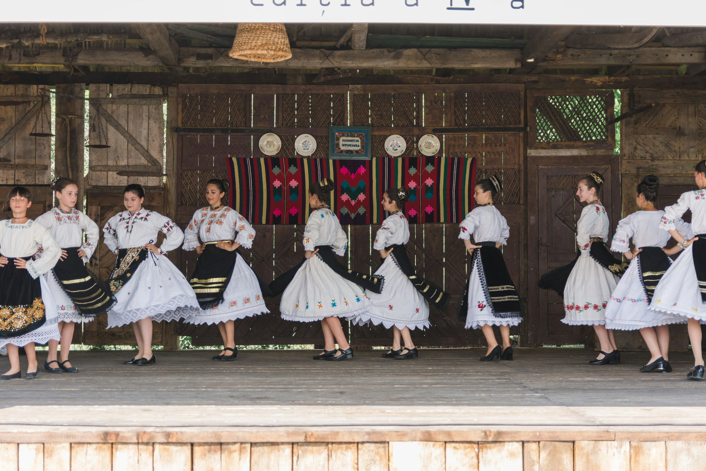 Romanian folk dances